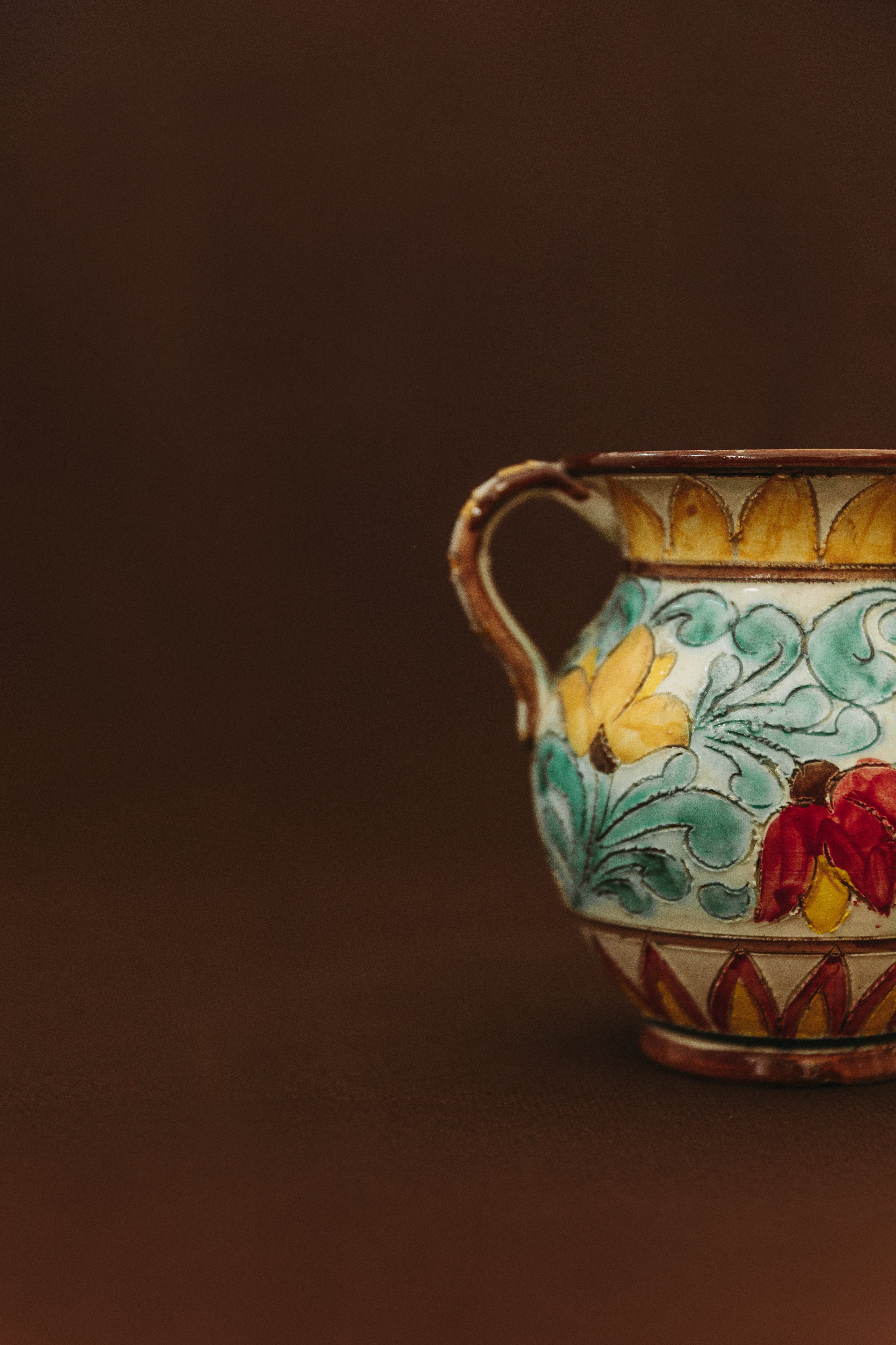 Vase en faïence polychrome, années 1920