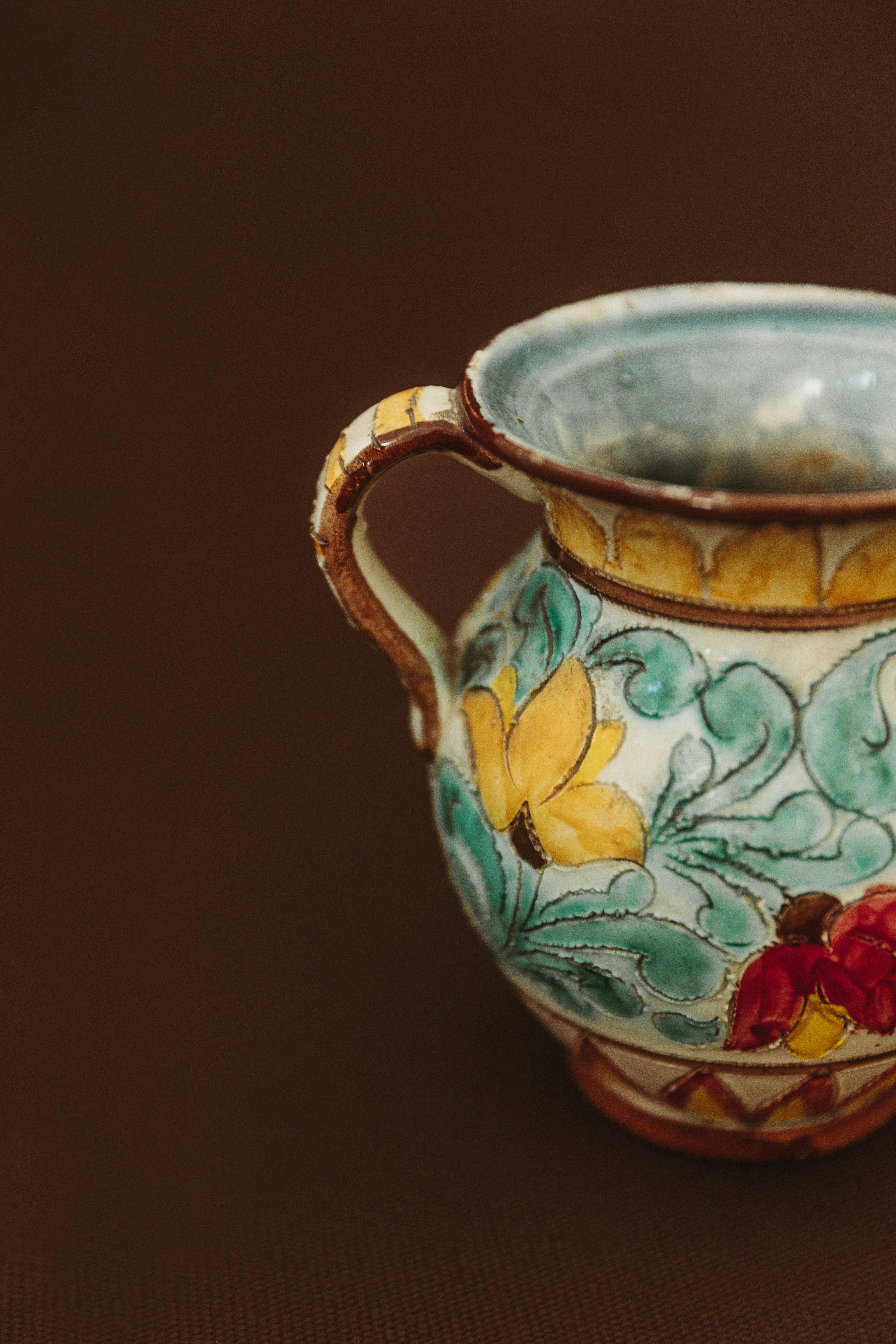 Vase en faïence polychrome, années 1920