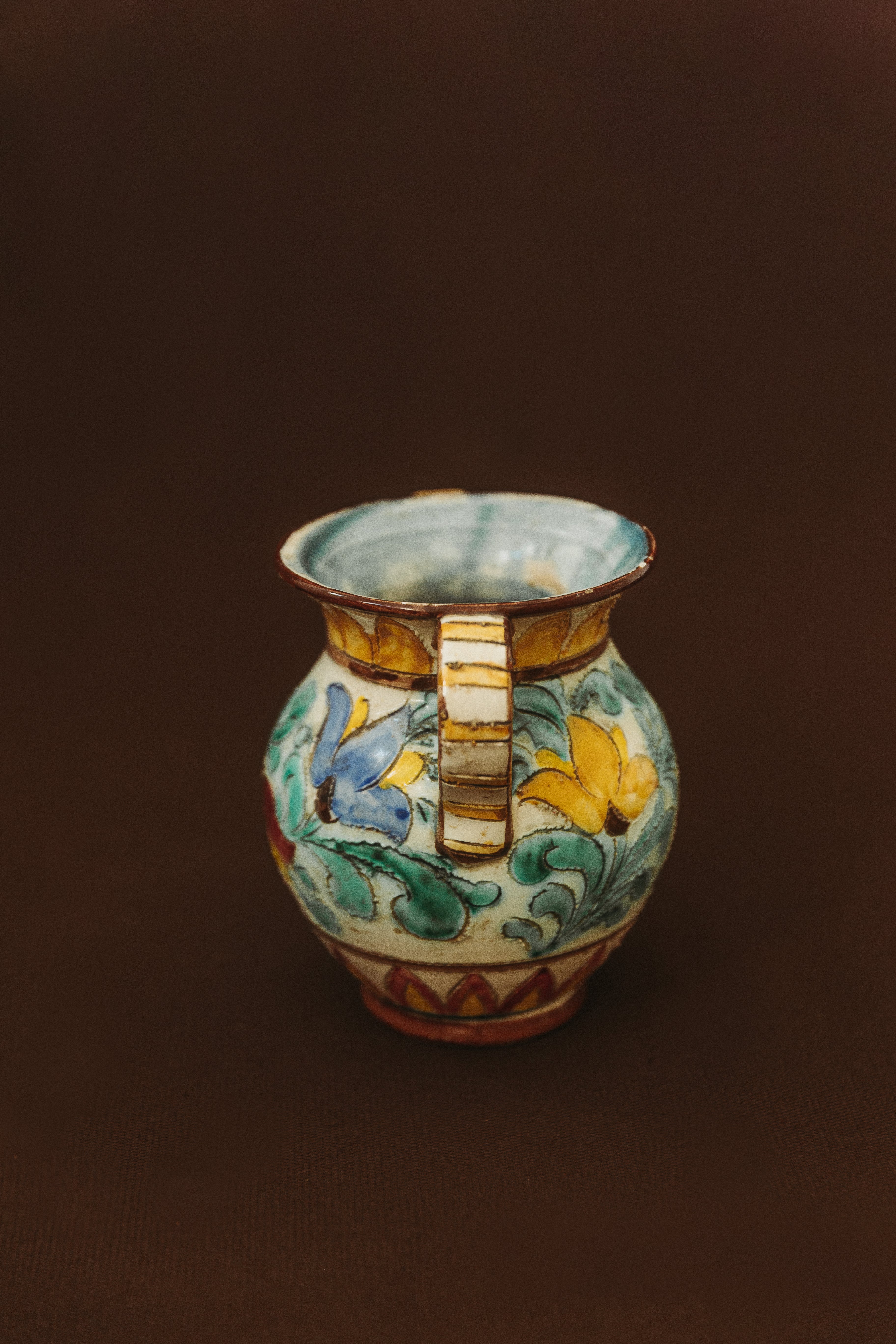 Vase en faïence polychrome, années 1920