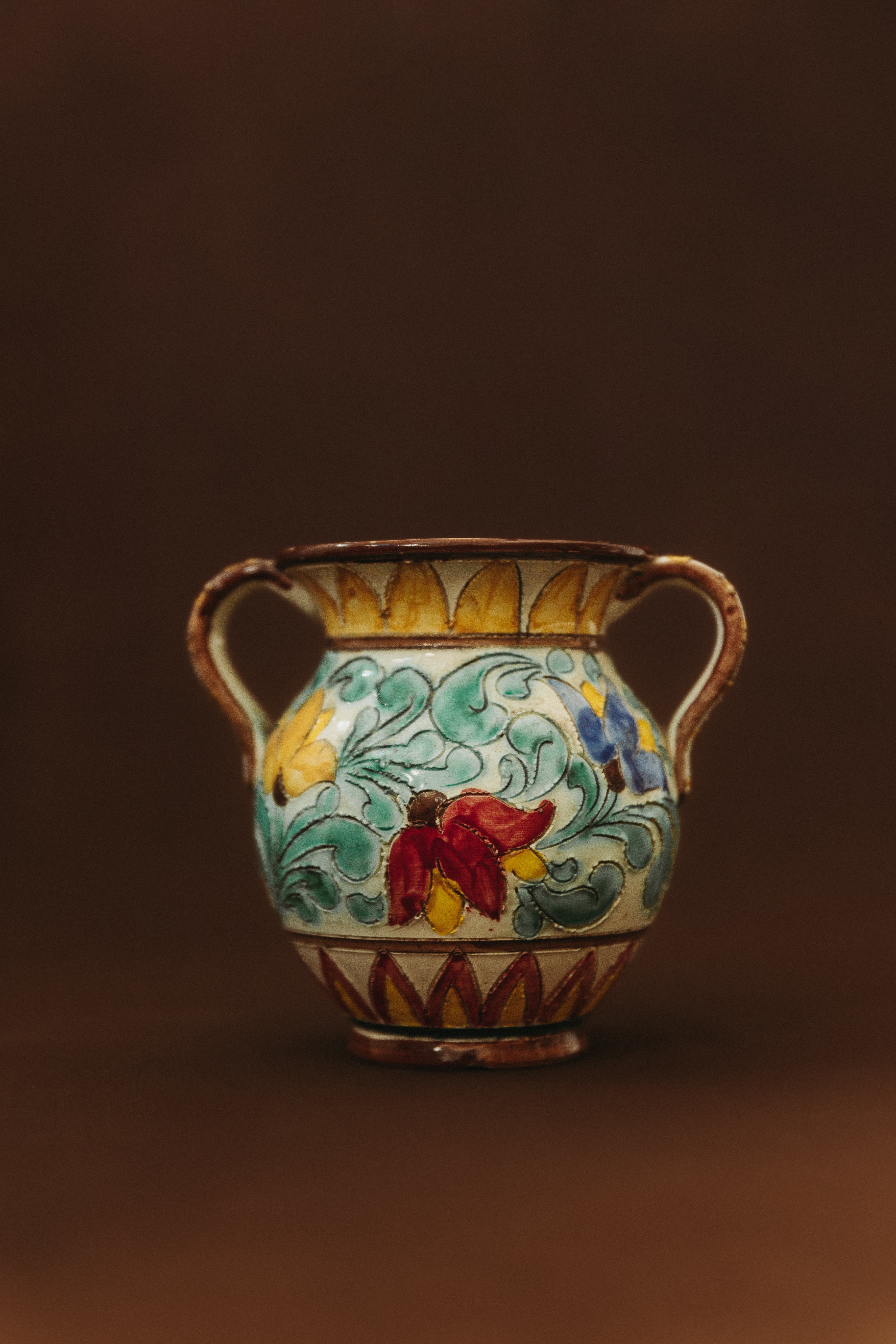 Vase en faïence polychrome, années 1920