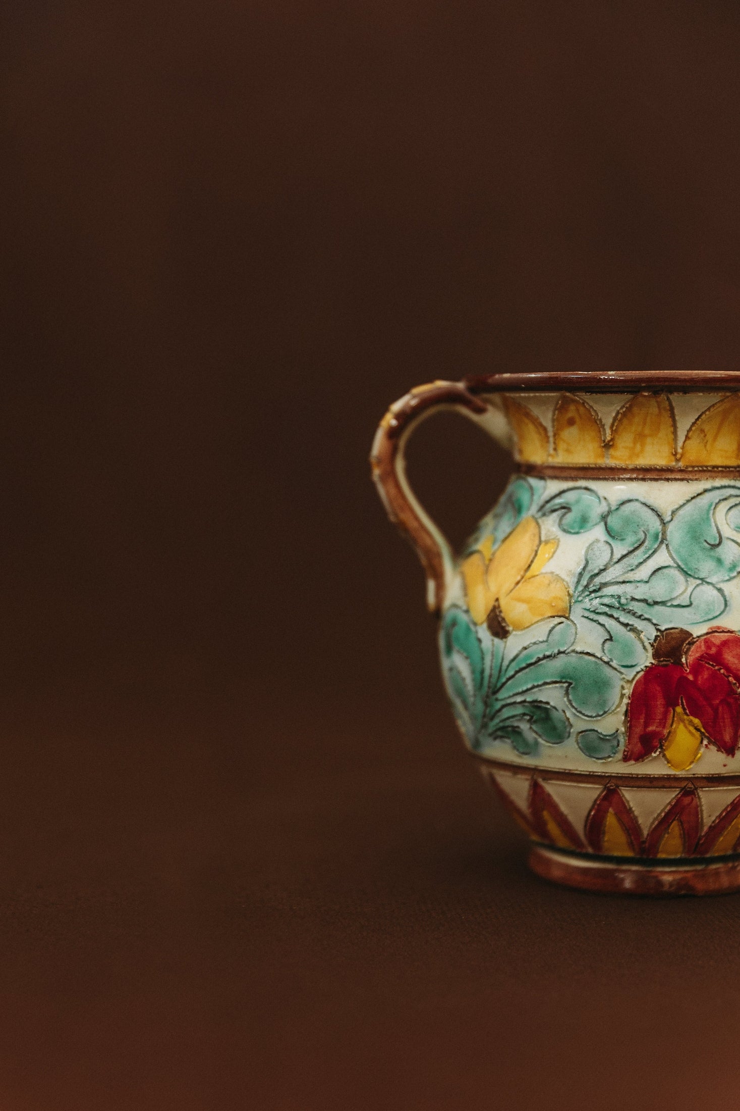 Vase en faïence polychrome, années 1920